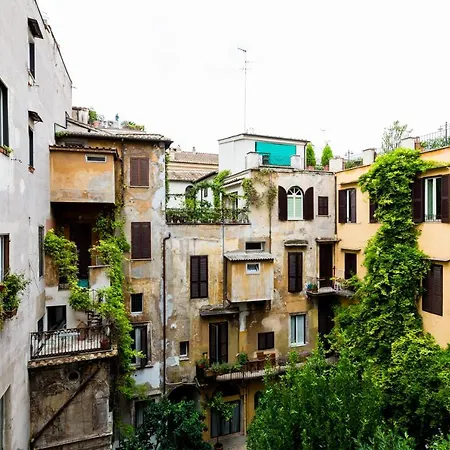 Apartment A World Aparts - 105 Pellegrino Rome
